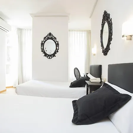 Hotel De La Musica 2*