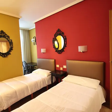 Hotel De La Musica 2*